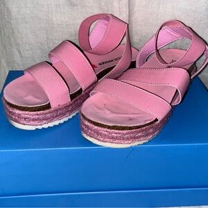 Steve Madden pink platform girls shoe w/ankle strap Size 13 Excellent condition